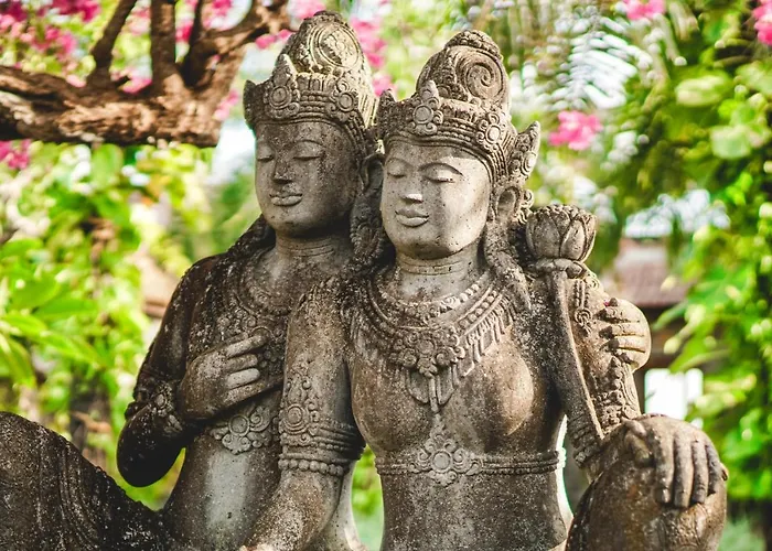 Giri Bhagawan & ヴィラ ヌサドゥア