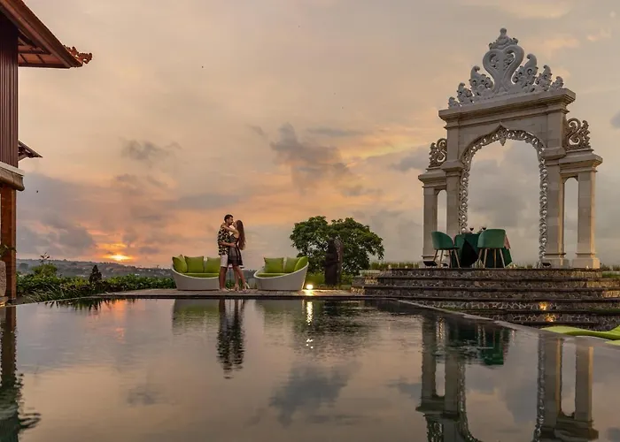 Giri Bhagawan & ヌサドゥア